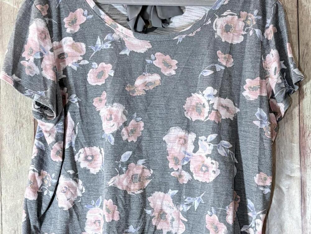 LC Lauren Conrad Gray Floral Print Short Sleeve Top with Lace Hem and Back Tie